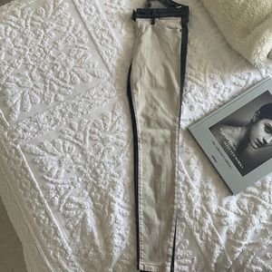 Front: creamy white, back: charcoal black, CURRENT/ELLIOT, size: 27-0;